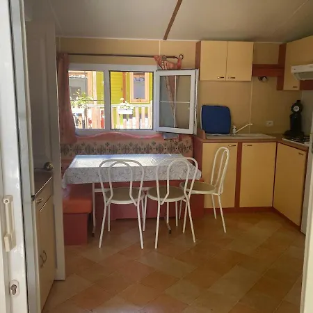 Mobilhome 3 木屋 Mialet (Gard)